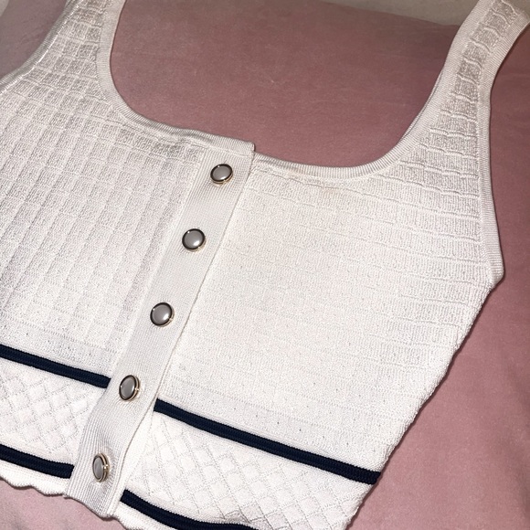 ‼️SOLD‼️ BABATON Sculpt Knit Button Top, Aritzia Size 2XS - Picture 6 of 9